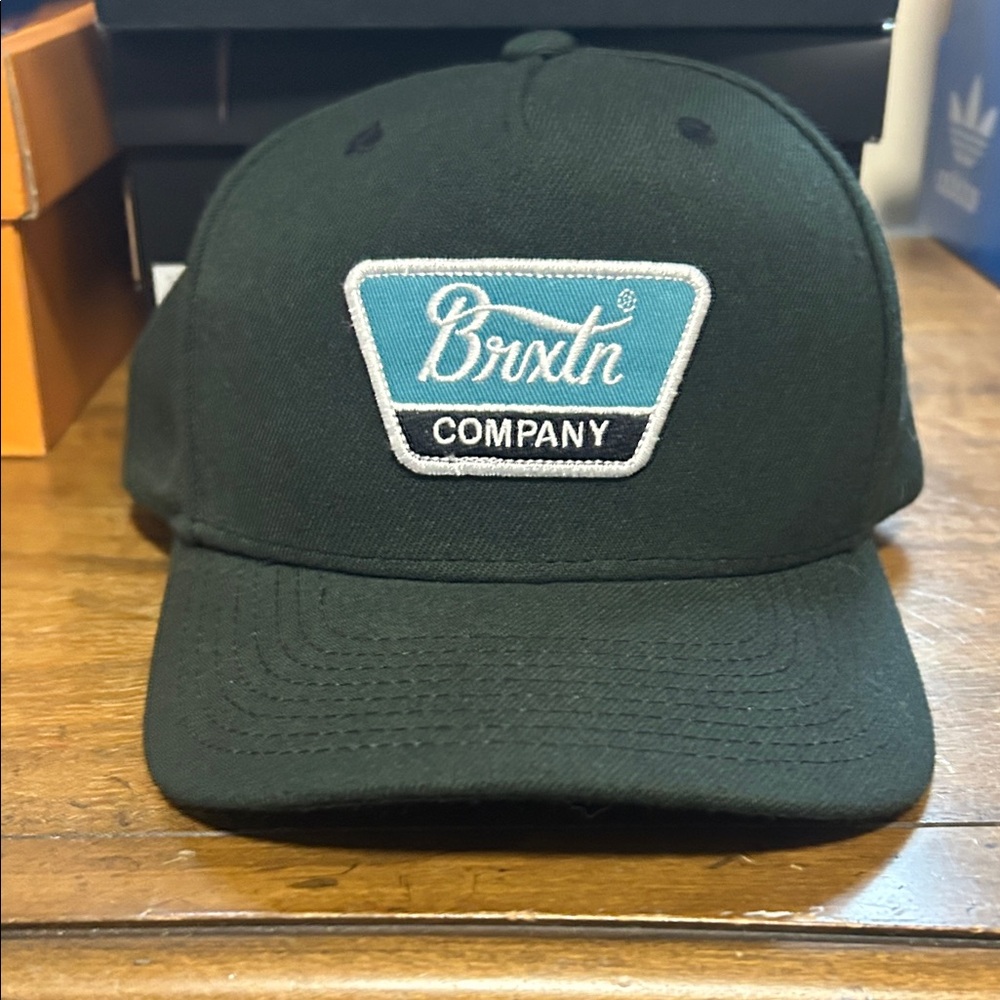 Brixton Dark Black/Green Logo Cap
